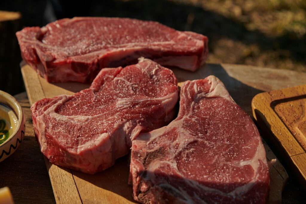 découvrez une délicieuse recette de langue de bœuf bouillie, tendre et savoureuse, à déguster en famille ou entre amis.